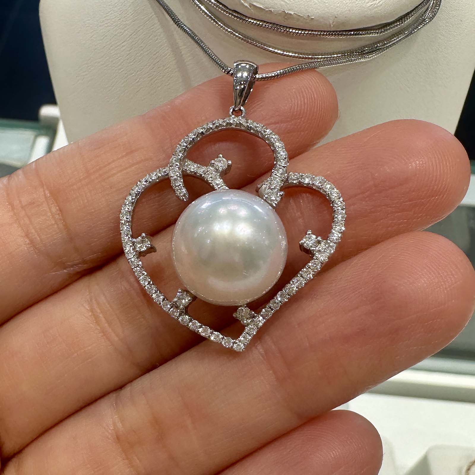 Buying New natural round pearl pendant