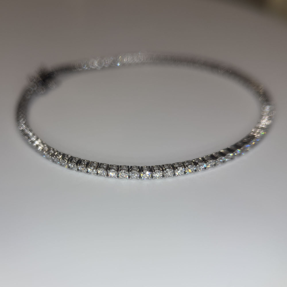 Round lab-grown diamond tennis bracelet, second oval studio view