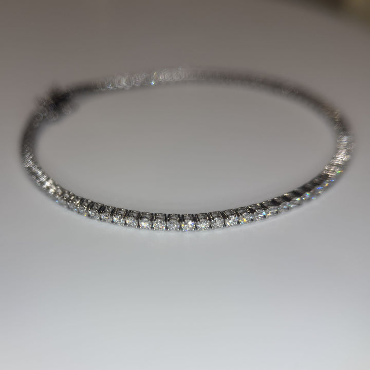 Round lab-grown diamond tennis bracelet, second oval studio view