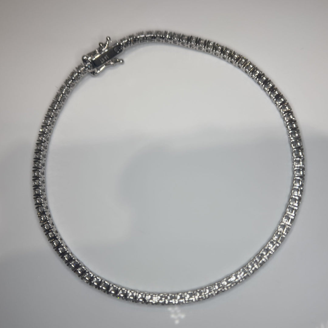Tennis bracelet clasp and 14KT stamp detail