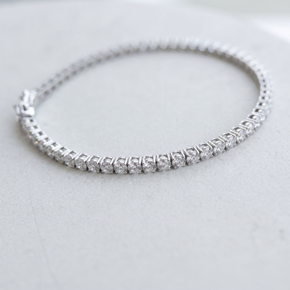 Round lab-grown diamond tennis bracelet, second oval studio view