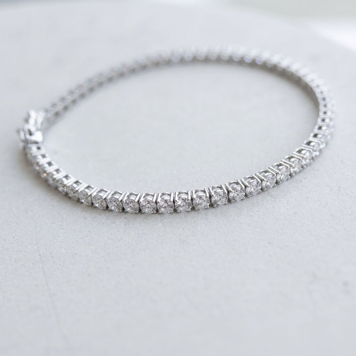 Round lab-grown diamond tennis bracelet, second oval studio view