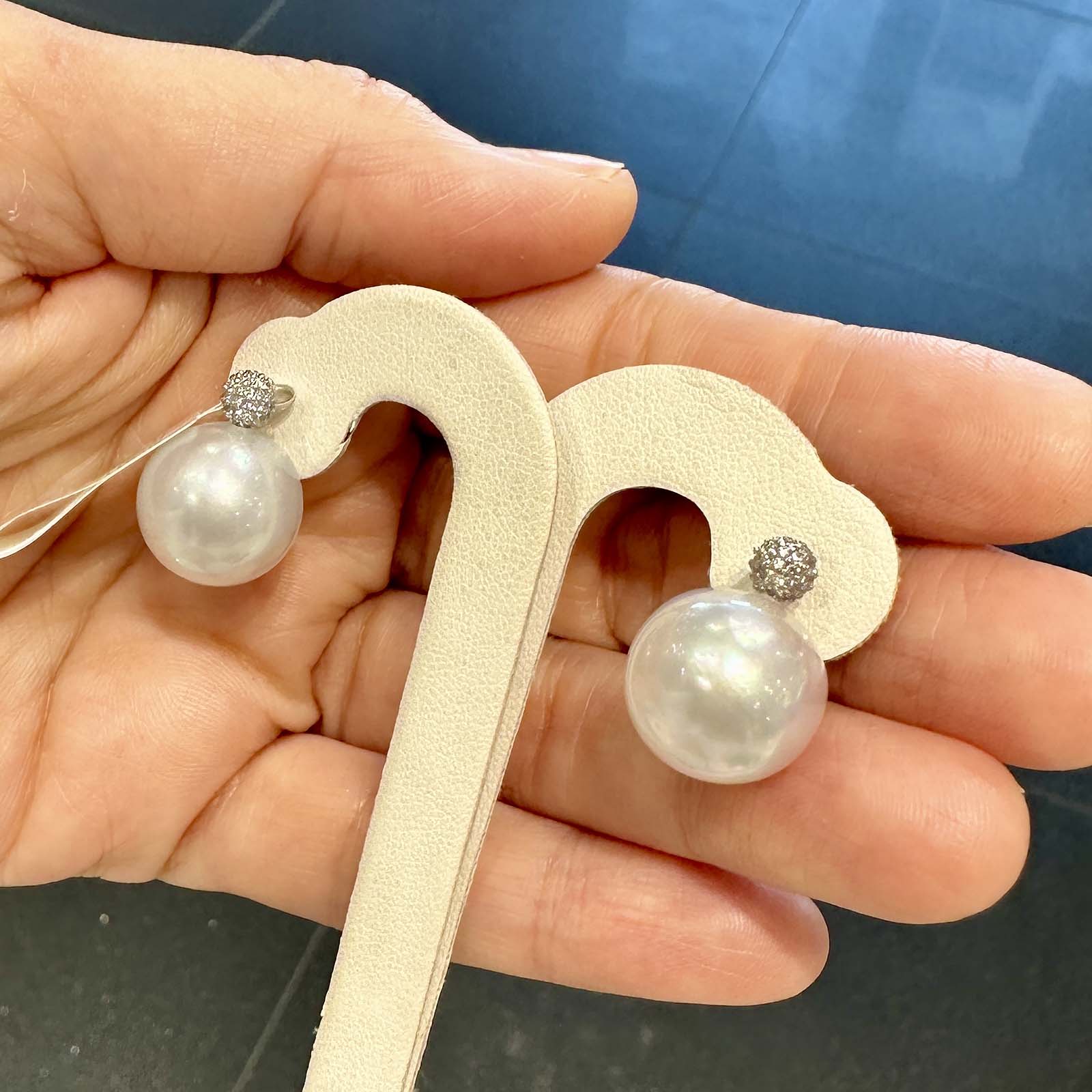 South Sea pearl stud earrings with 14.2mm white pearls, 18K white gold, and 0.28 ct natural diamonds.