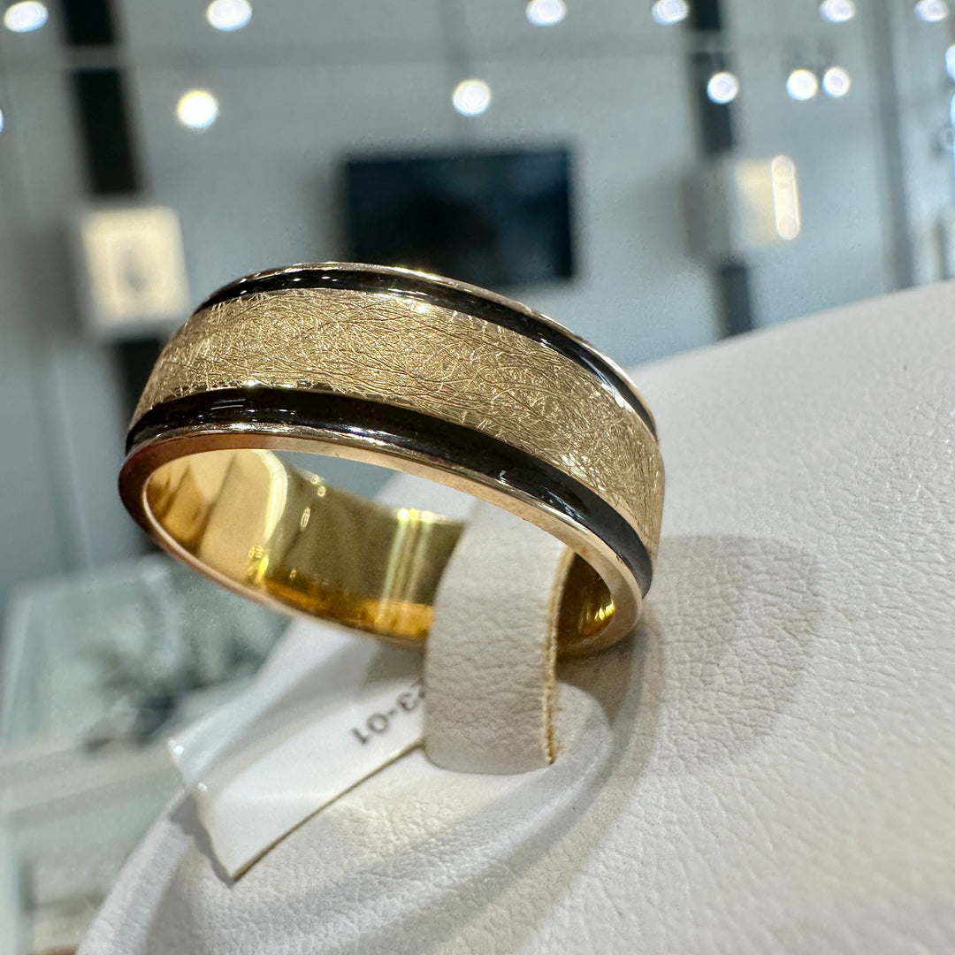 10K yellow gold men's ring with brushed surface and black borders.