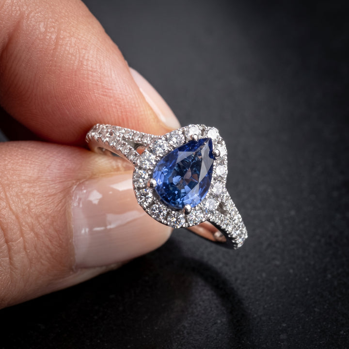 Chic Pear-Shaped Blue Sapphire Ring with Diamond Split Shank in 14K Gold