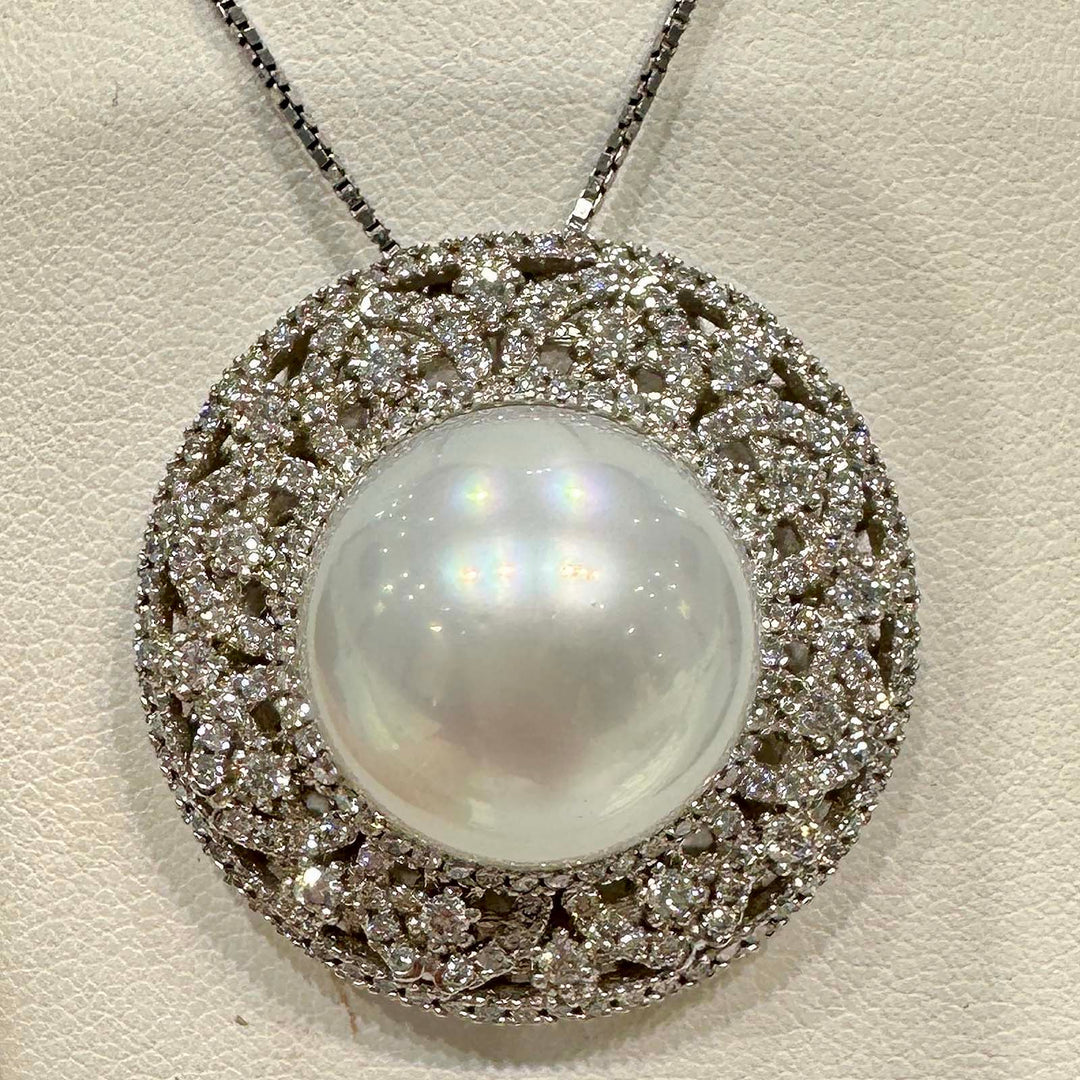  16.1mm white South Sea pearl pendant in 14K white gold, surrounded by small diamonds.