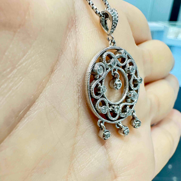 18K White Gold Pendant with Natural Diamonds in Vintage Style