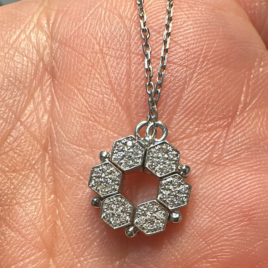 18K white gold necklace with 0.15 Ct natural pavé-set diamonds in a convertible hexagon design.