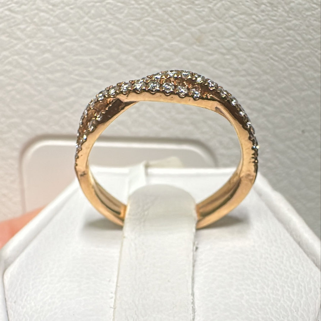 Lab diamond twisted wedding band in 14K/18K gold or platinum with round brilliant stones.