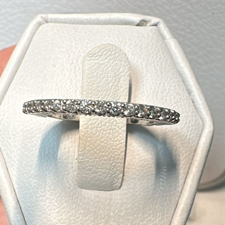 Natural diamond band with pave setting in 14K/18K gold or platinum.