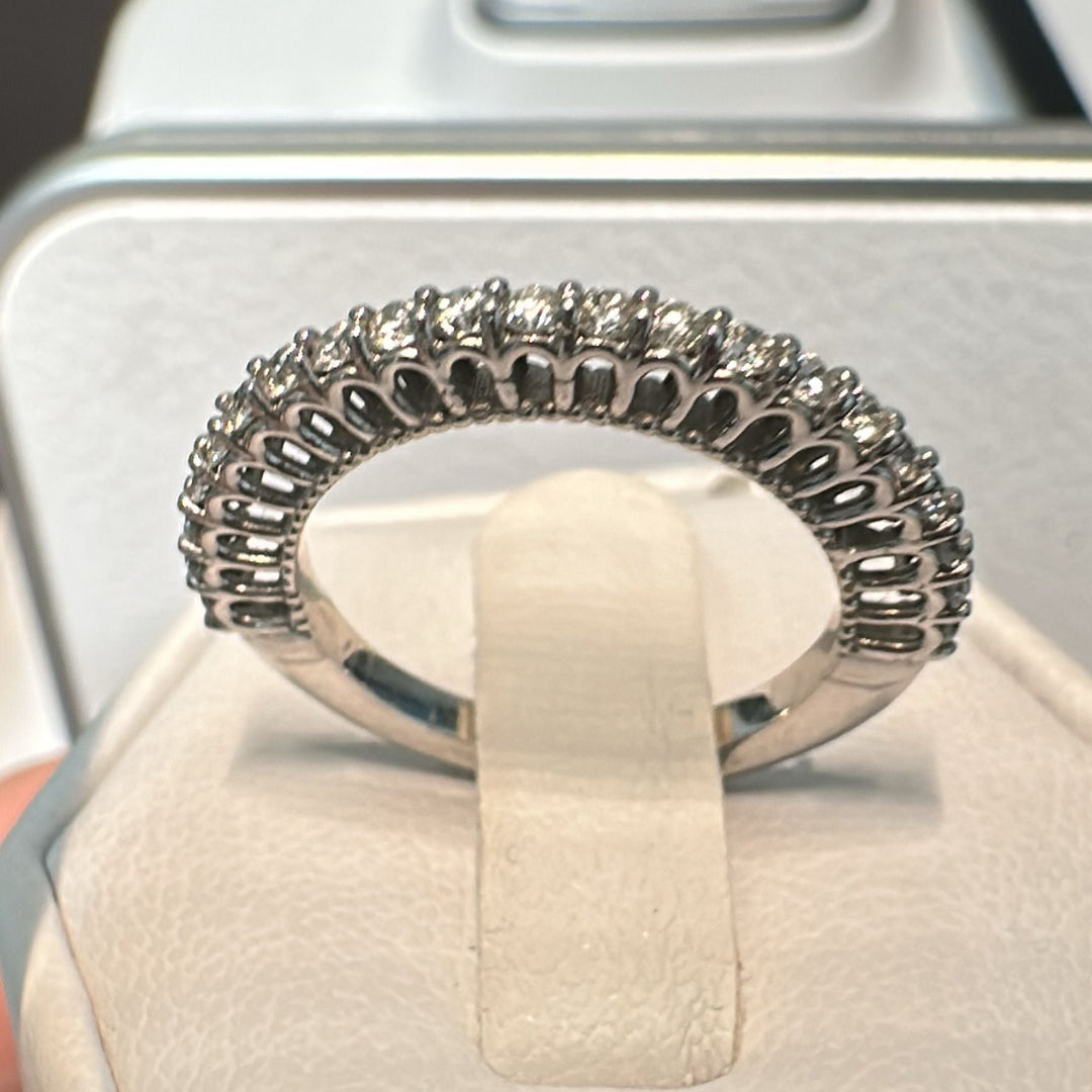 Natural diamond band with pave setting in 14K/18K gold or platinum.