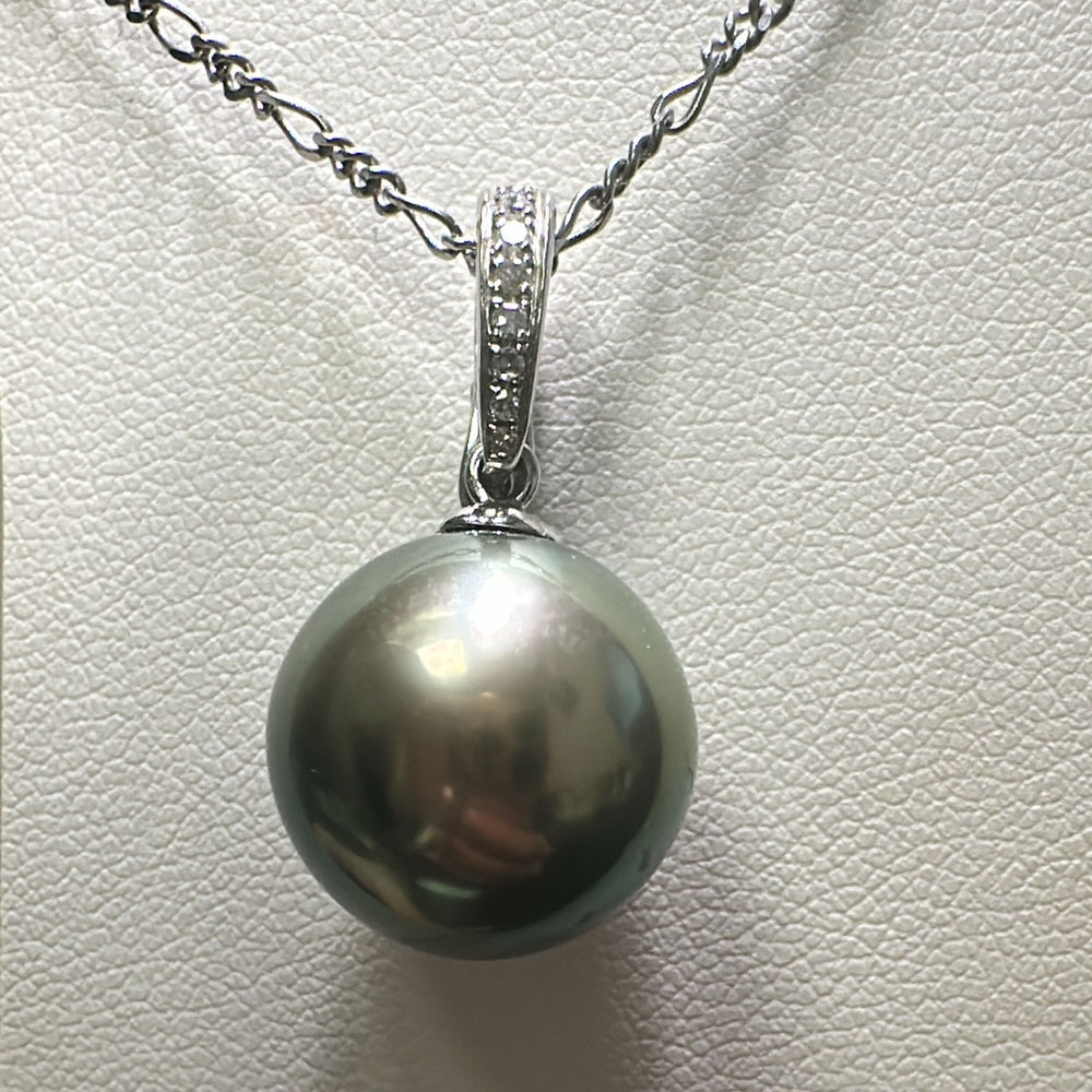 13.7mm AAA Tahitian pearl pendant in 18K white gold with diamonds and greenish overtone.