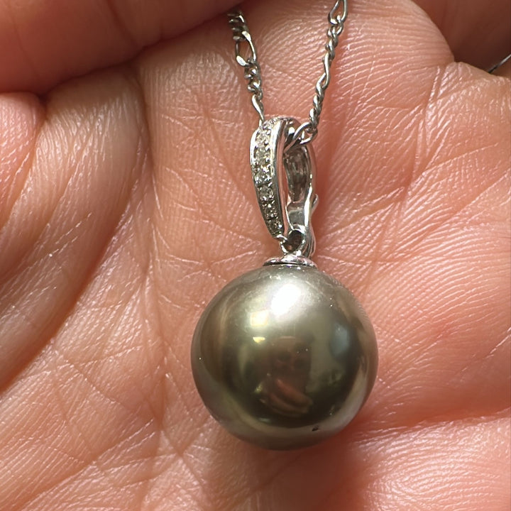 13.7mm AAA Tahitian pearl pendant in 18K white gold with diamonds and greenish overtone.