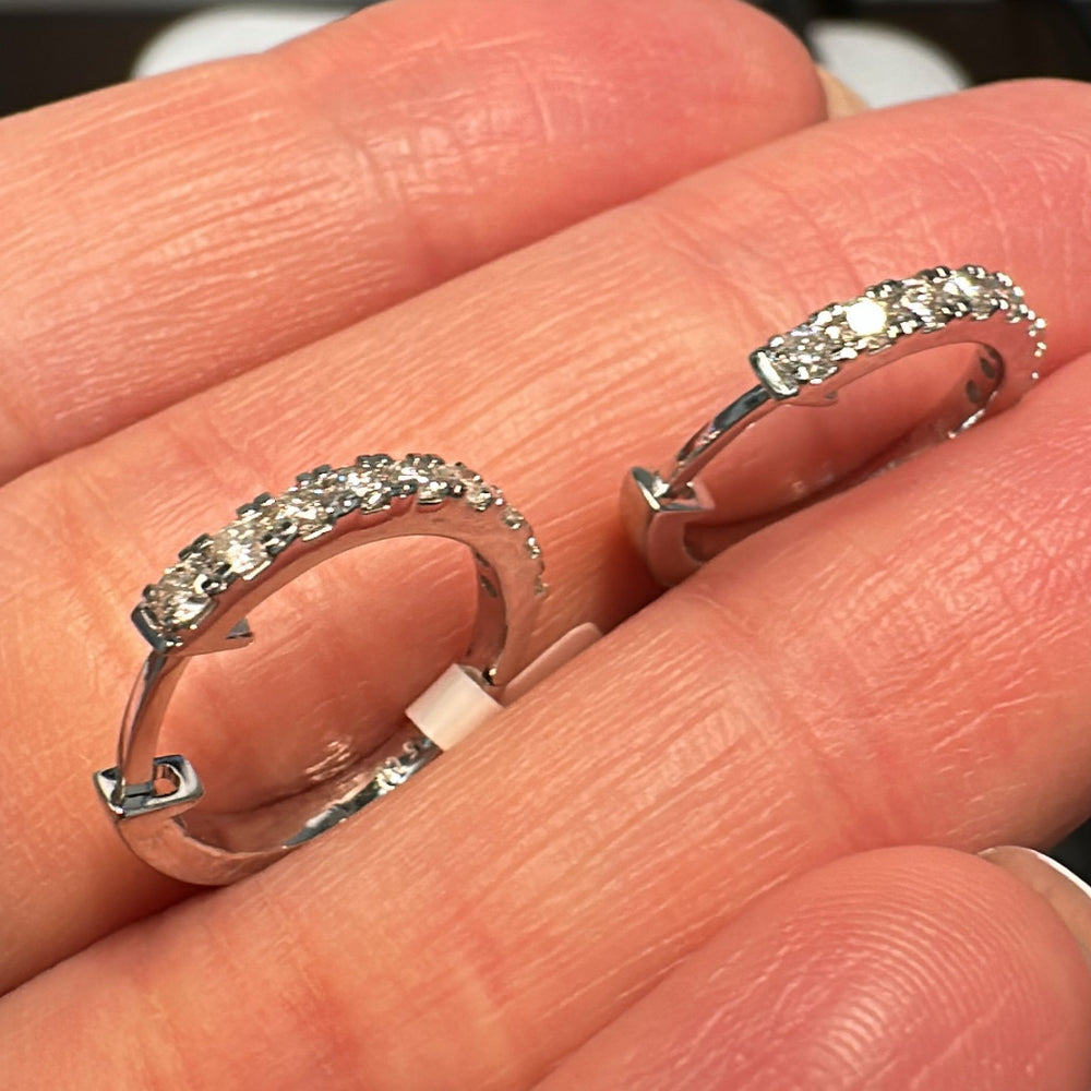 0.45 CT natural diamond hoop earrings in 18K white gold, 15mm diameter.