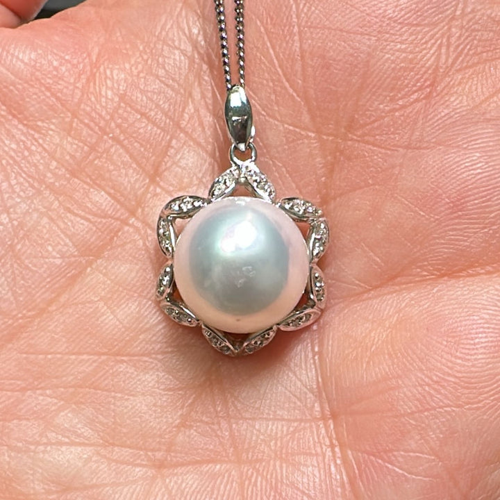 13.1mm White South Sea Pearl Pendant in 18K White Gold with Diamonds