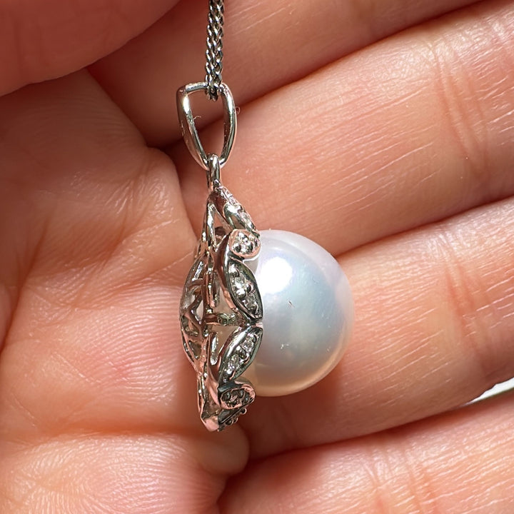 13.1mm White South Sea Pearl Pendant in 18K White Gold with Diamonds