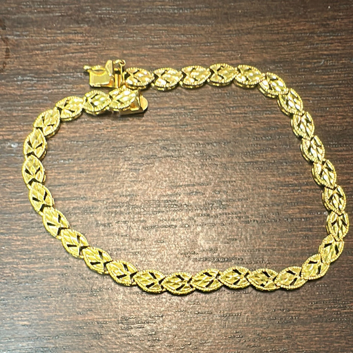 14K yellow gold marquise link bracelet, 4.98mm width, 7.5" length, with a box clasp.