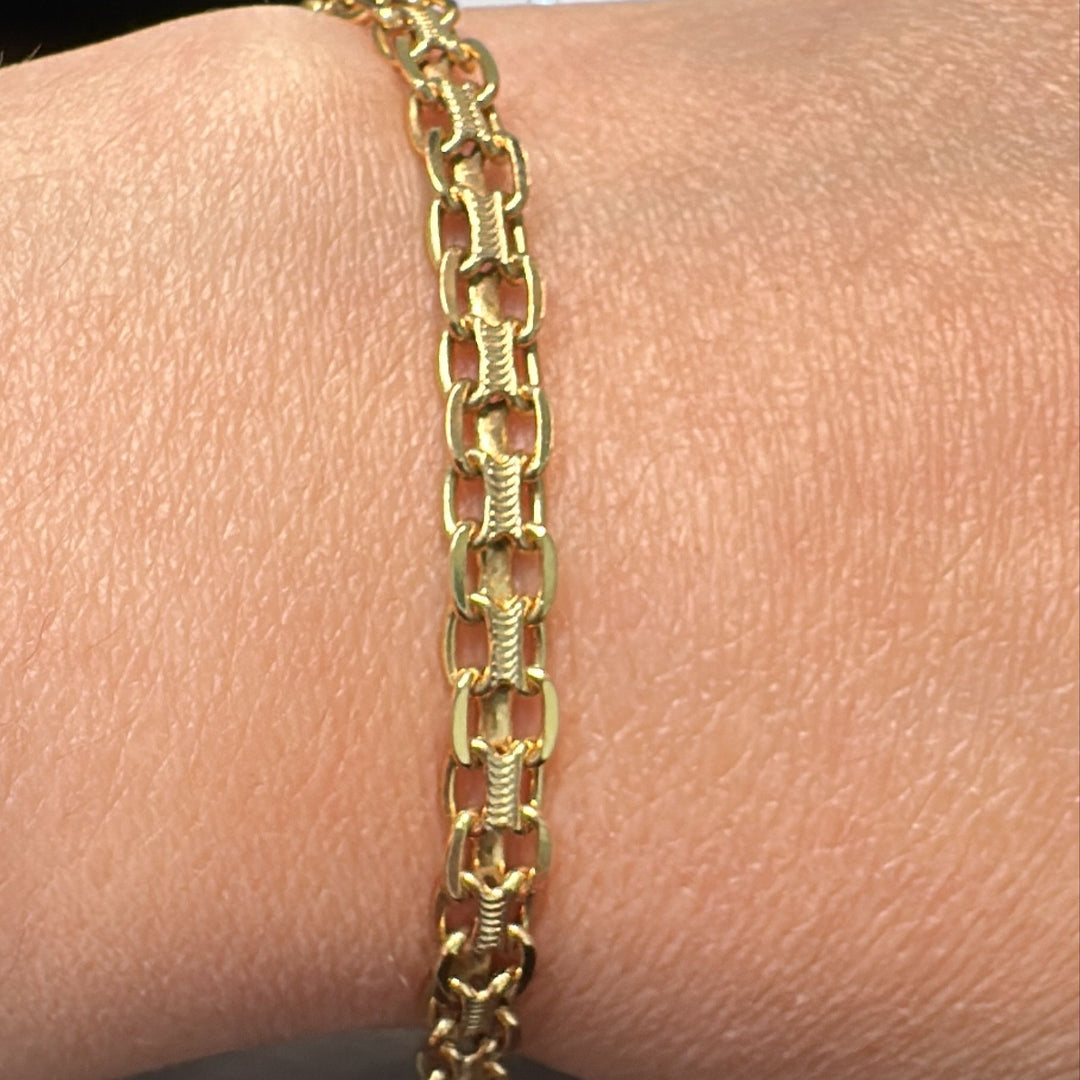 14K yellow gold double link chain bracelet, 8g weight, with a lobster clasp.