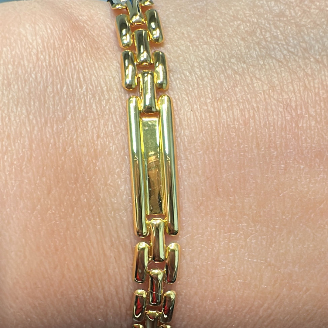 14K yellow gold polished link bracelet, 6.39mm width, 6.85g weight, with a box clasp.