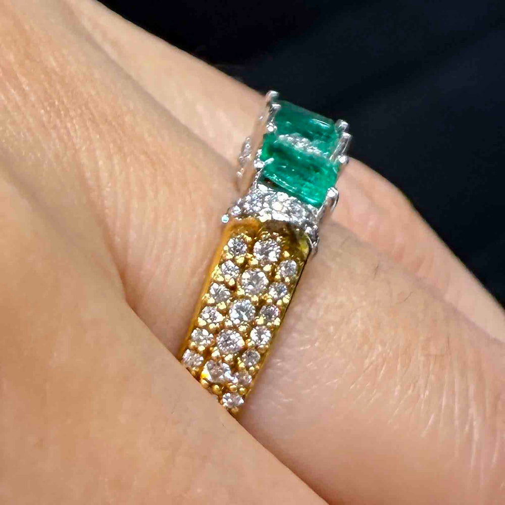 Colombian emerald ring with natural diamonds set in 18K gold.