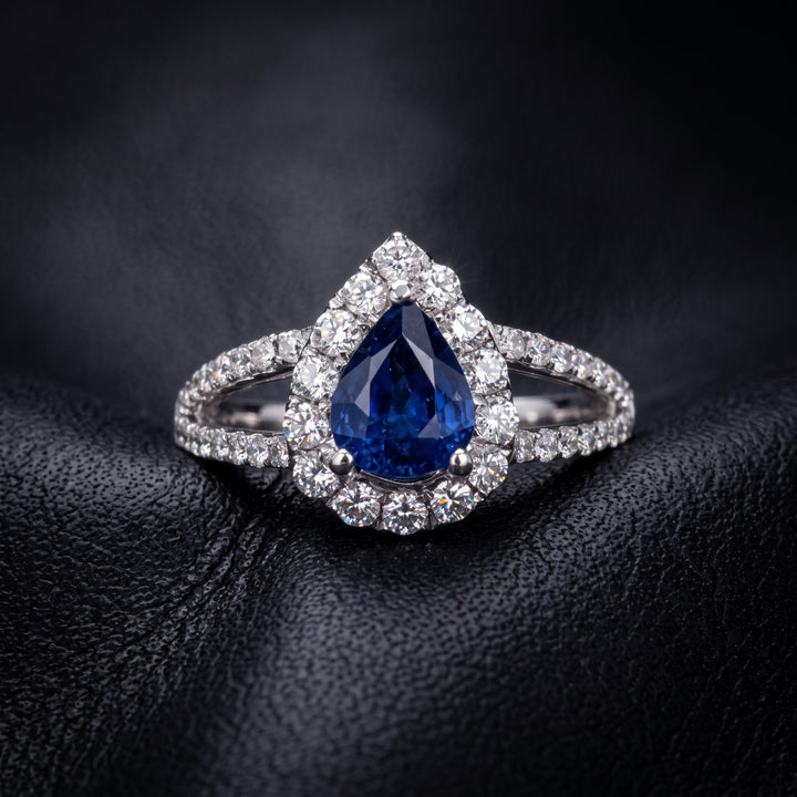 Elegant Pear-Shaped Natural Blue Sapphire Ring