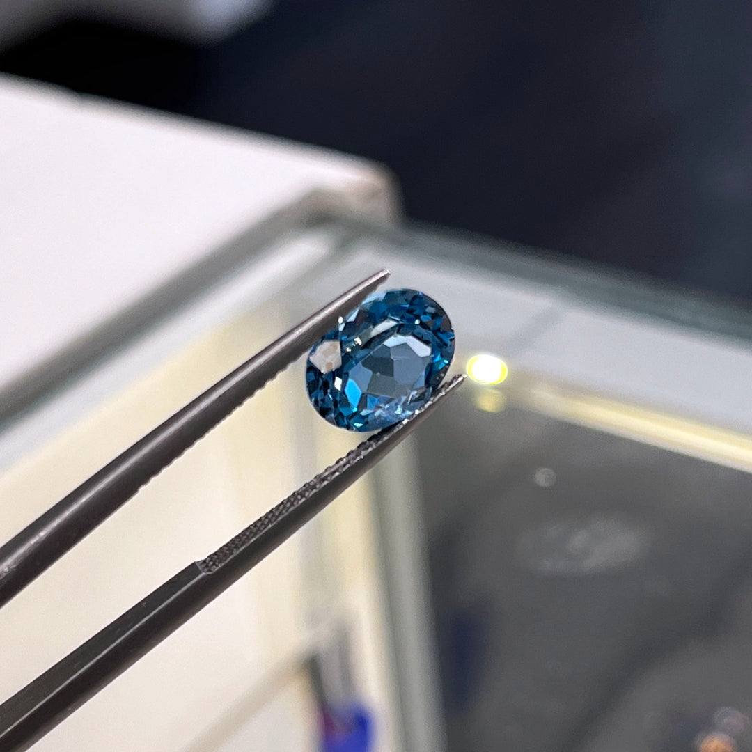 Oval blue topaz 3.25ct loose gemstone