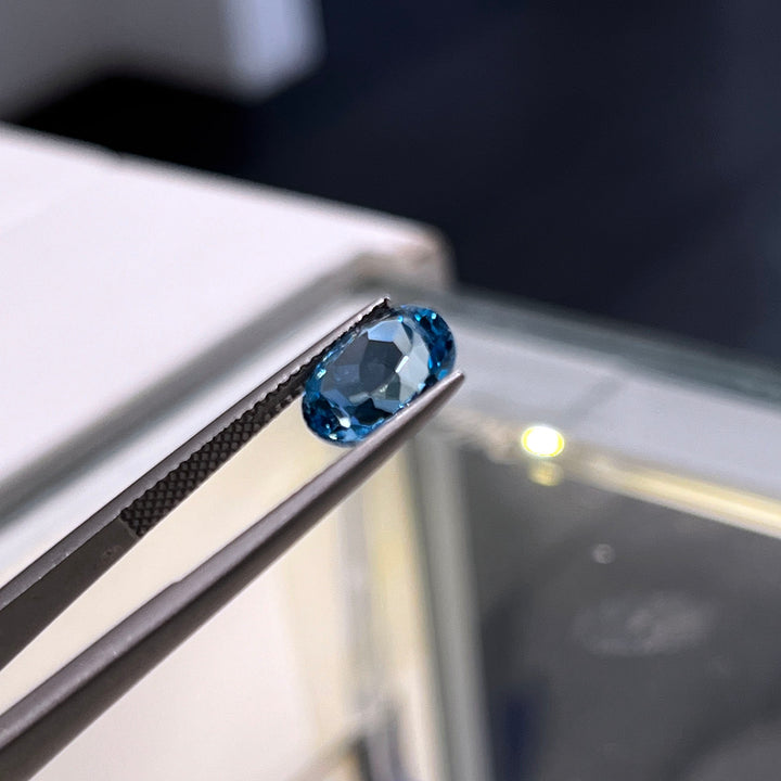 Oval blue topaz 3.25ct loose gemstone