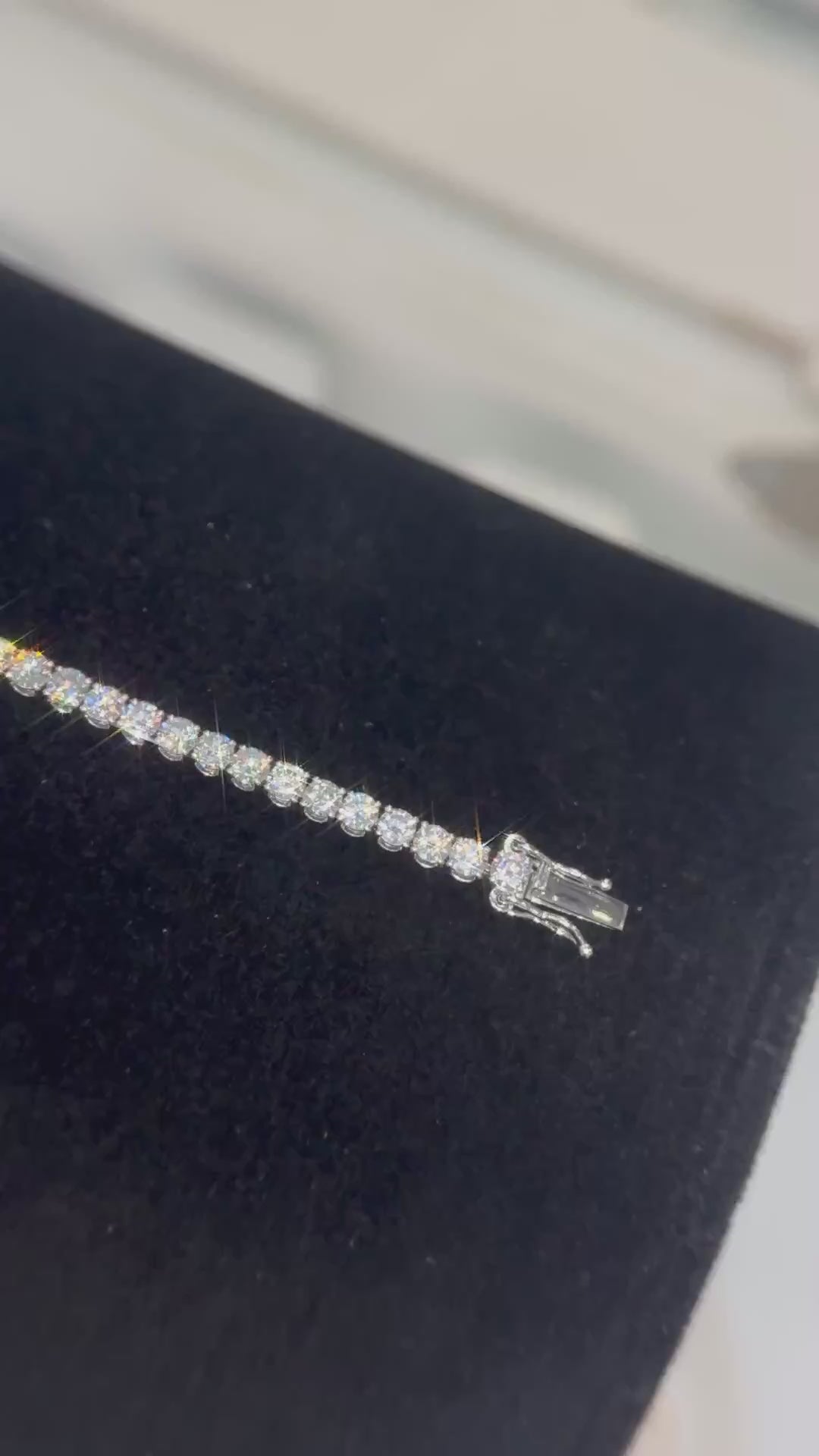 Studio video of the 6.00 carat lab-grown diamond tennis bracelet
