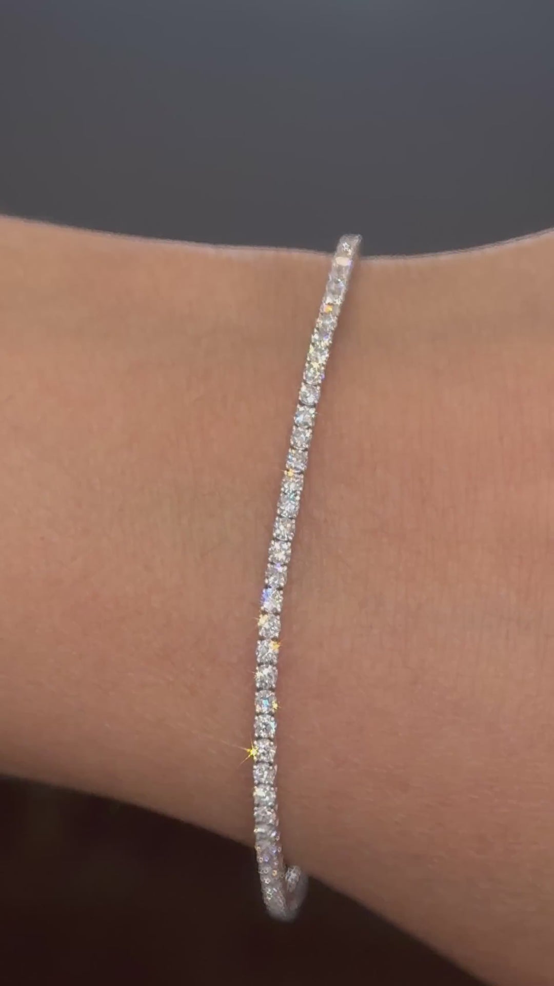 Second video of the 2.20 carat lab-grown diamond tennis bracelet