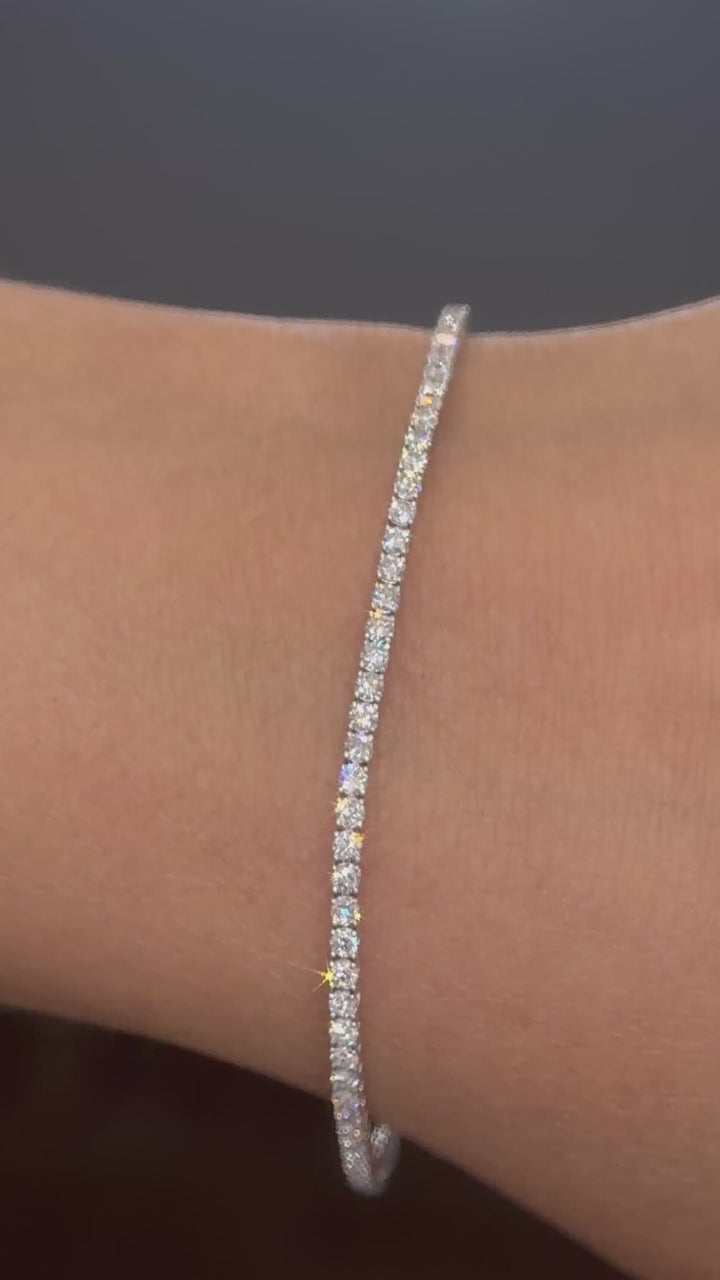 Second video of the 2.20 carat lab-grown diamond tennis bracelet