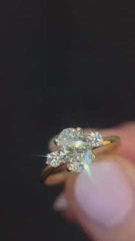 1.03 Ct Oval Lab-Grown Diamond Three-Stone Engagement Ring in 14K Yellow Gold — D/VVS2 IGI Certified — Product video
