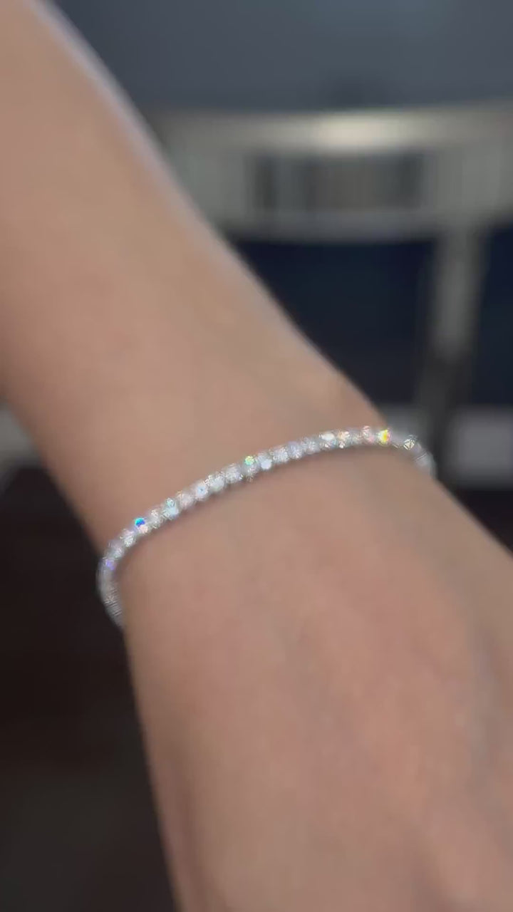 Second video of the 4.15 carat lab-grown diamond tennis bracelet