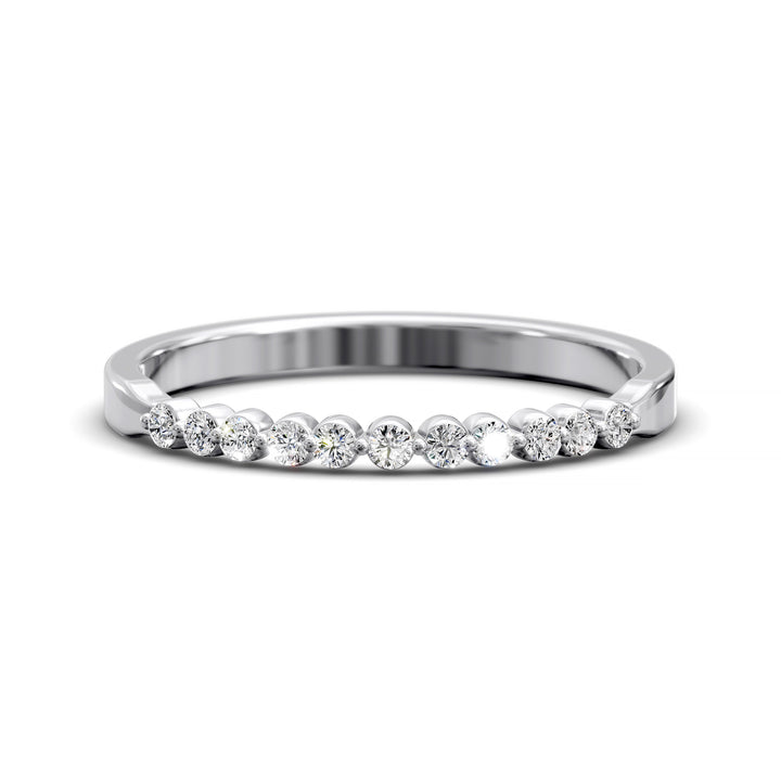 Tapered band with shared prong set round diamonds in minimalist design