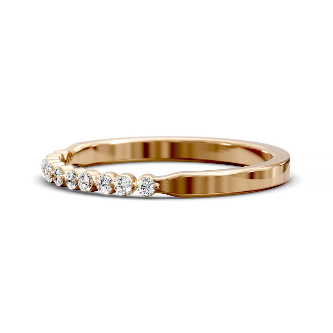 Tapered band with shared prong set round diamonds in minimalist design
