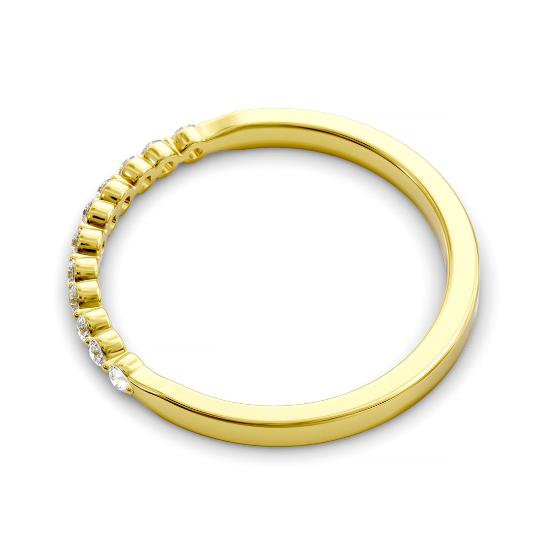 Tapered band with shared prong set round diamonds in minimalist design