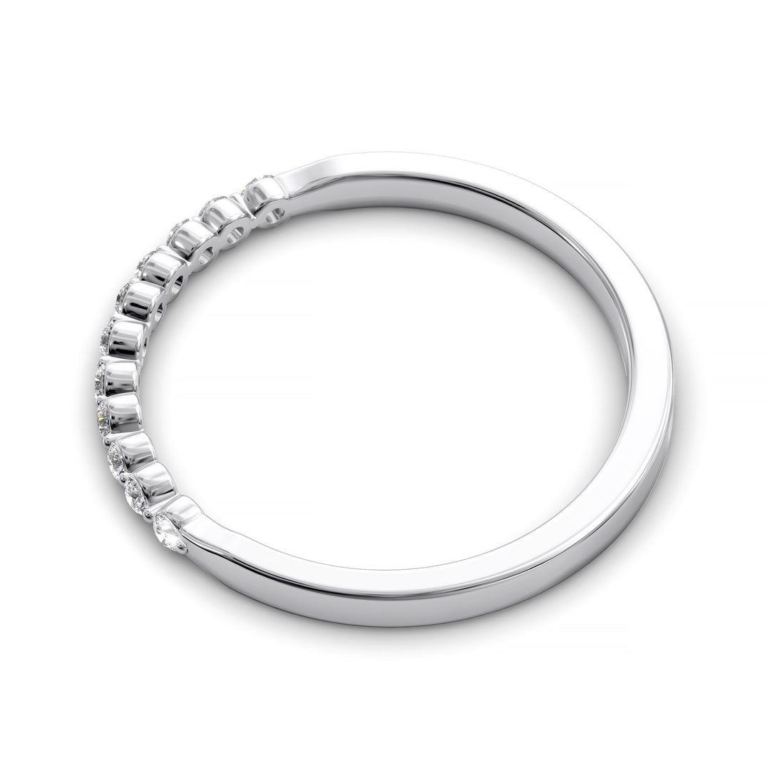 Tapered band with shared prong set round diamonds in minimalist design