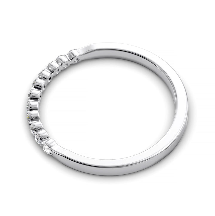 Tapered band with shared prong set round diamonds in minimalist design