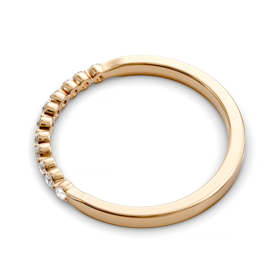 Tapered band with shared prong set round diamonds in minimalist design