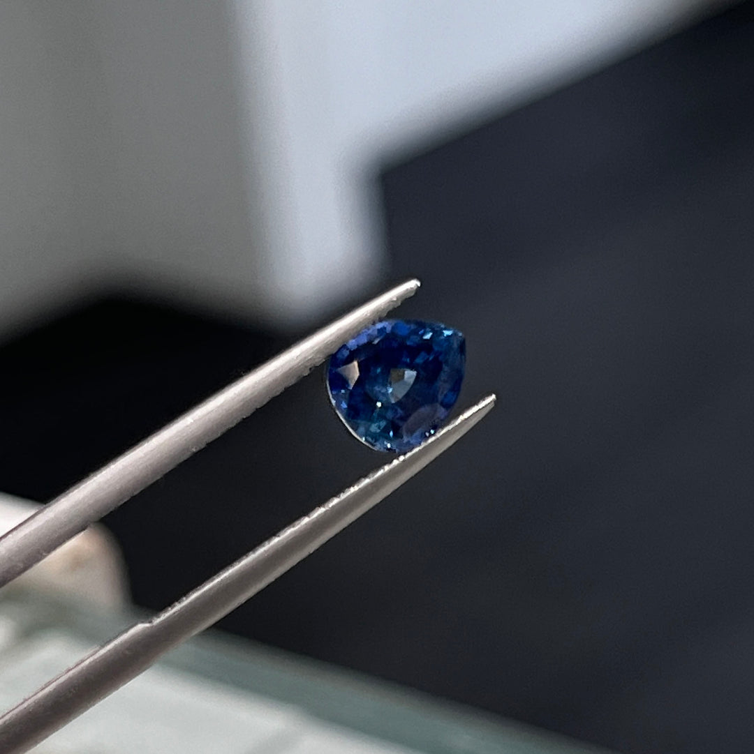Unheated pear-shaped dark blue sapphire 1.54ct loose gemstone