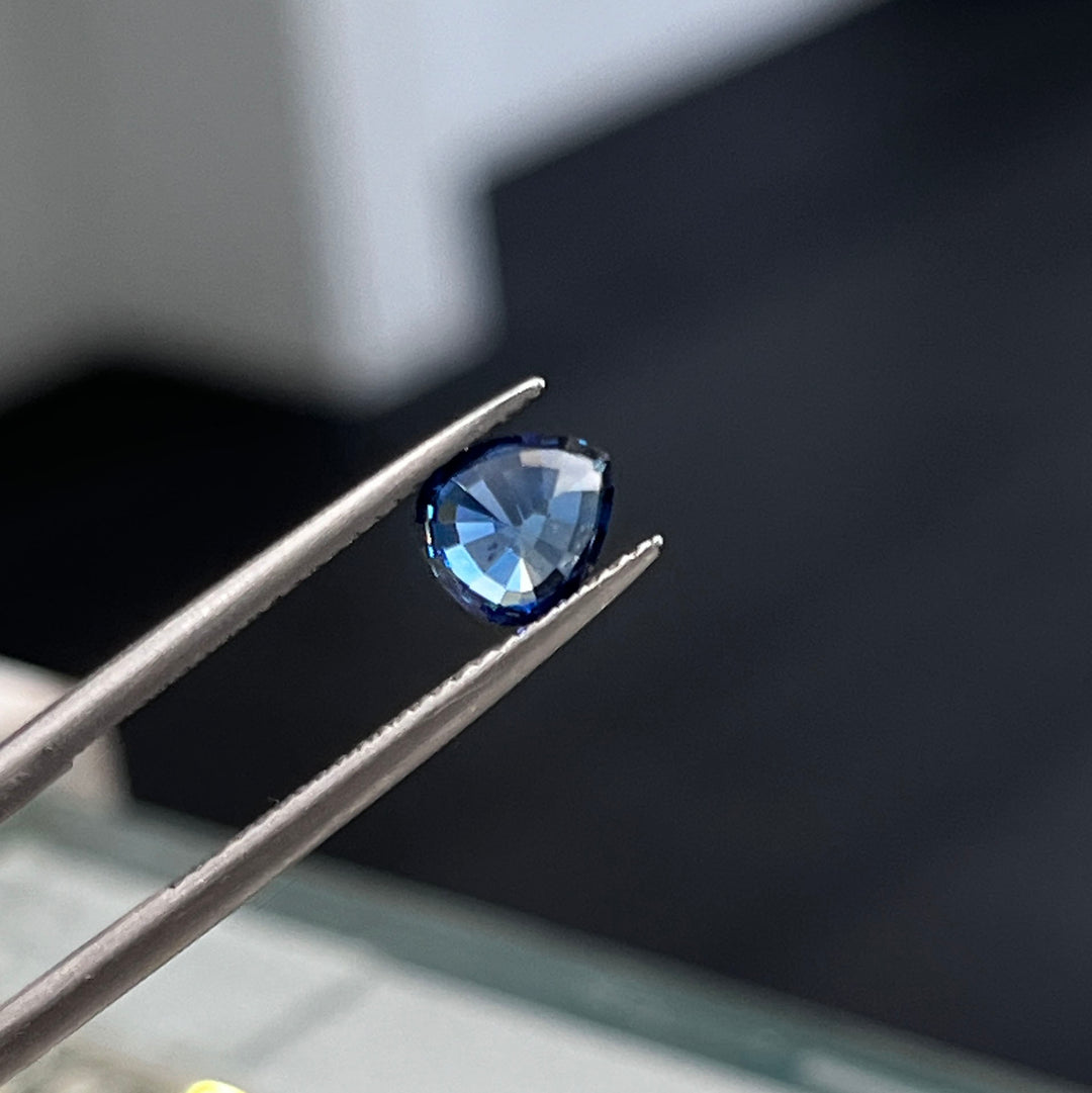 Unheated pear-shaped dark blue sapphire 1.54ct loose gemstone